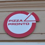 Vi åt på Pizza Pronto.. Dom var verkligen "pronto". Trots överfull krog fick vi mat på 15min..